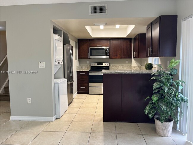 Building Photo - 5150 Lake Loop Rd