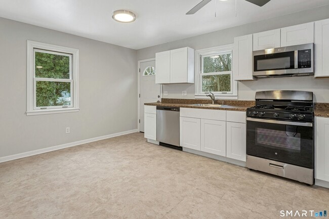 Building Photo - 85 Burwood Ave