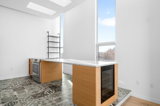 Building Photo - Modern 3BD, 4BA LoHi Townhome with Large Balcony and 2-Car Garage