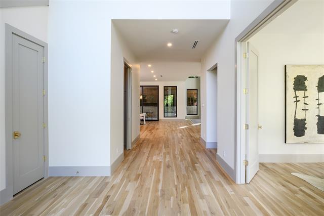 Building Photo - 6984 Santa Barbara Dr