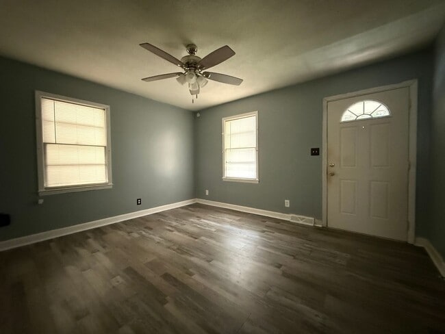 Building Photo - 3 Bedroom Home for Rent