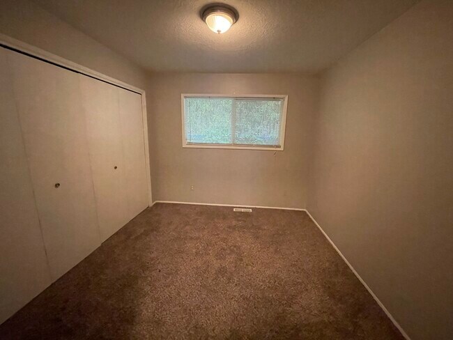 Bedroom 2 - 634 Villa Rd