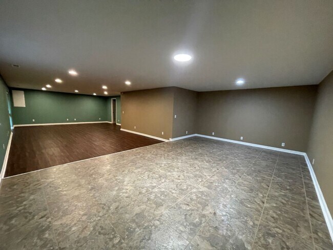 Building Photo - Ranch for rent in Omaha!