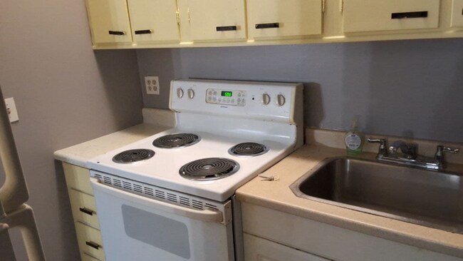 Building Photo - 4 Brewster Ln