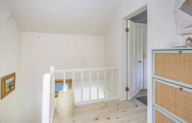 Building Photo - 156 Georgica Rd