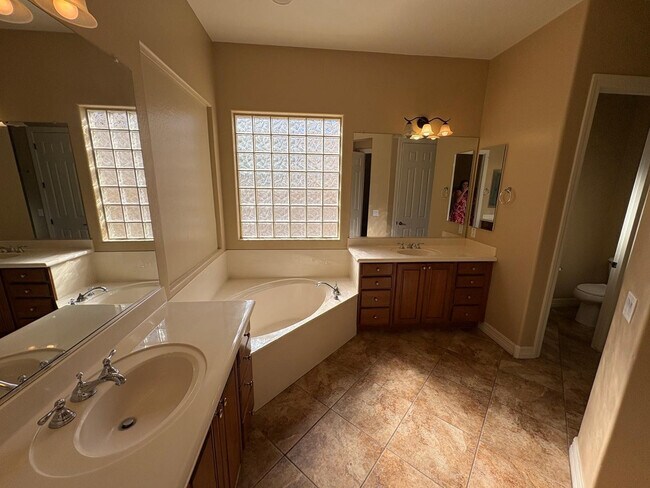 Building Photo - 15234 W Voltaire St