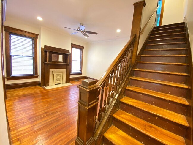 Building Photo - Hunter Ave 1045-1047 GW2