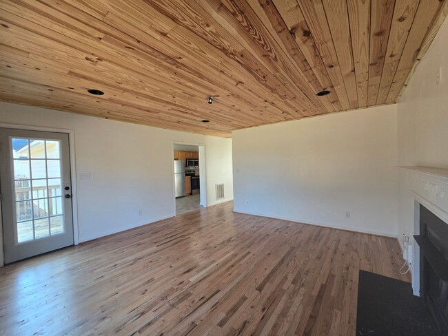 Building Photo - 122 Blue Water Dr