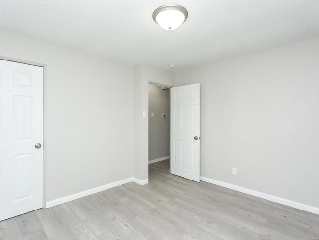 Building Photo - 3860 Brittany Cir