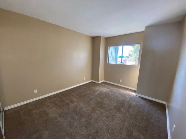 Building Photo - ***$500 Move-in special!!!*** Upgraded Nor...