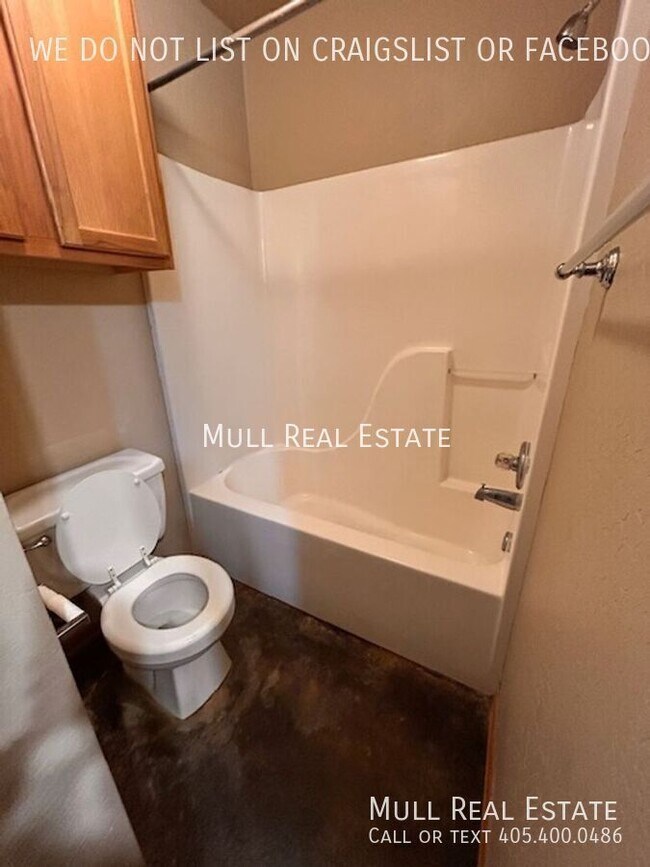 Building Photo - 2828 SE 89th Terrace