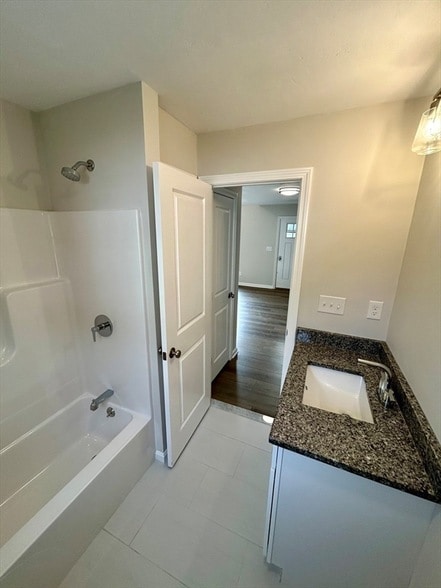 Building Photo - 265 Dunstable Rd