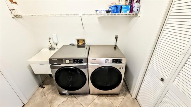 Building Photo - 7805 Pine Trace Dr