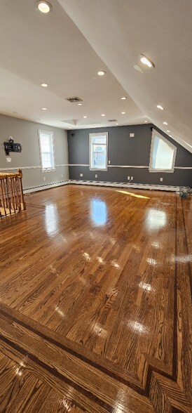 Building Photo - 33 Franklin St