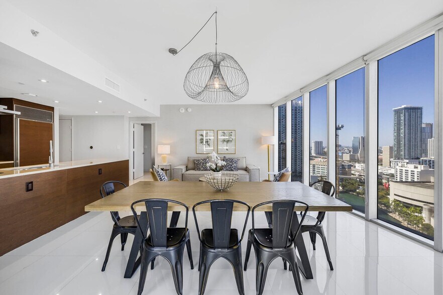 Building Photo - 485 Brickell Ave