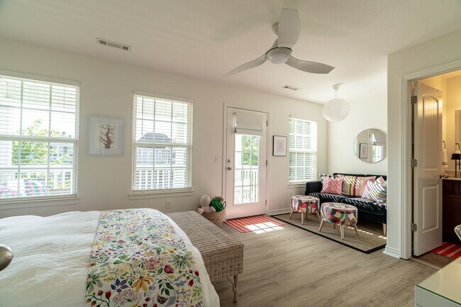 Building Photo - Beautiful 4 bedroom, 3.5 bathroom home in ...