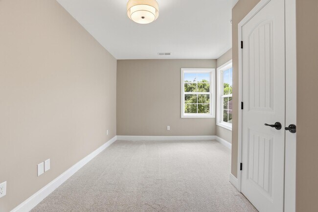 Building Photo - 238 Sugartree Ln
