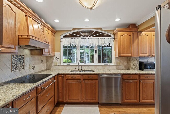 Building Photo - 79 Manor Cir
