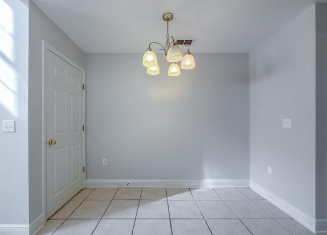 Building Photo - 3289 Sawtooth Dr