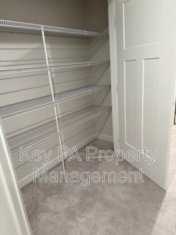 Building Photo - 659 Thomas Penn Dr