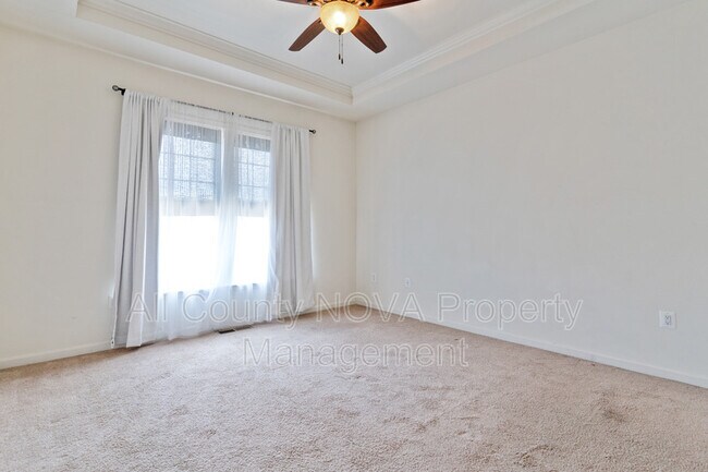 Building Photo - 213 Apricot St