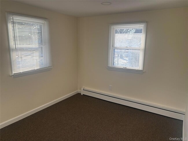 Building Photo - 215 E Lakewood St