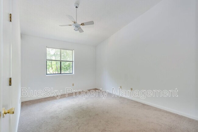 Building Photo - 112-12 Turtle Creek Rd