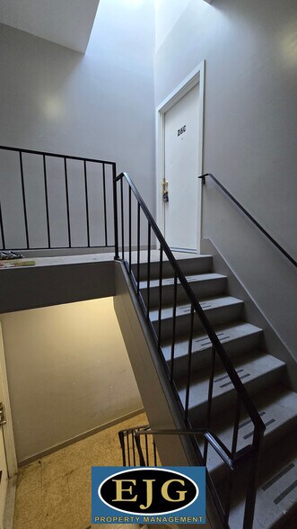 Building Photo - 26 Ledge St