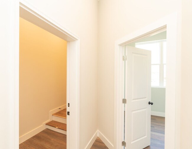 Building Photo - Modern 4 Bedroom Townhome in Southside Chattanooga
