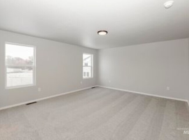 Building Photo - 672 S Blackfoot