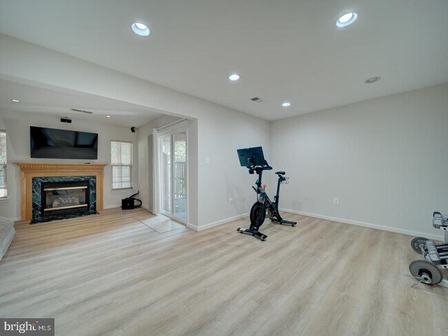 Building Photo - 4643 Deerwatch Dr