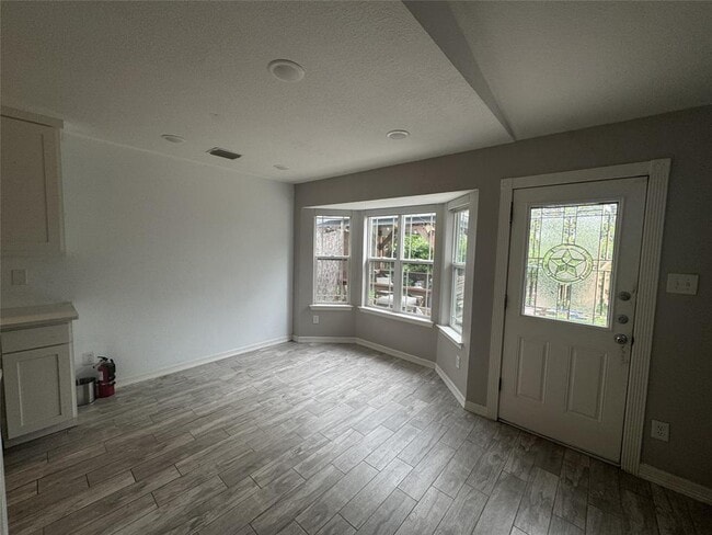 Building Photo - 5814 Shreveport Dr