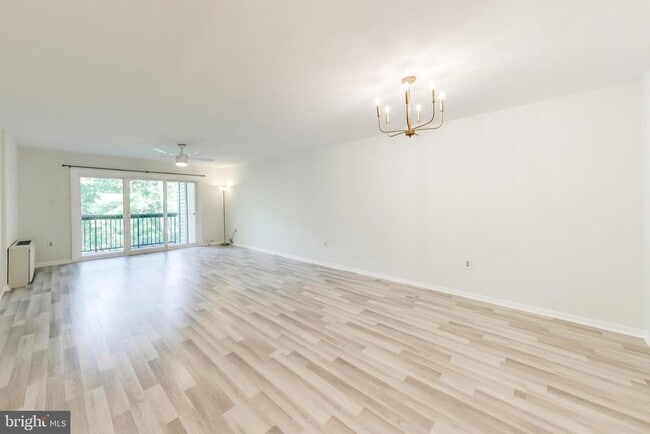 Building Photo - 10300 Westlake Dr