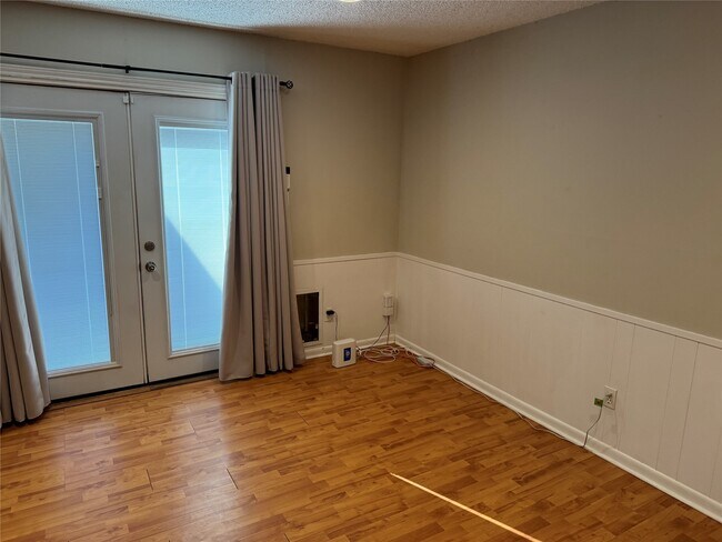 Building Photo - 5814 Viking Dr