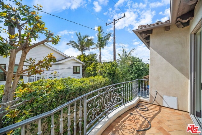 Building Photo - 2901 Oak Ave