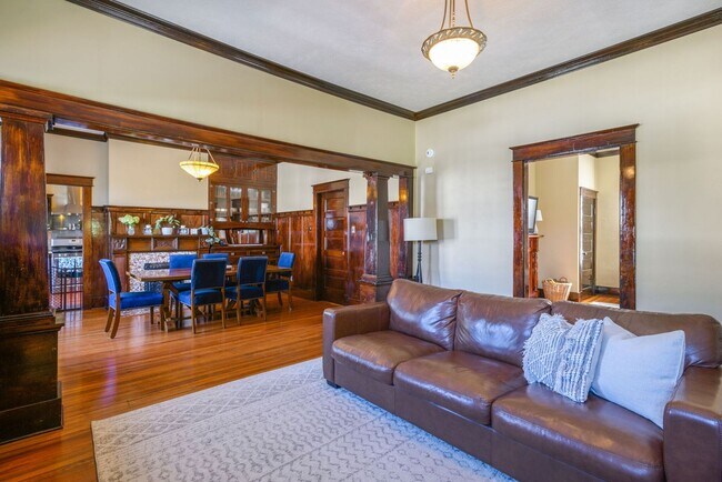 Building Photo - Renovated Historic 4 Bedroom Home w/ Two Car Garage in East Nashville