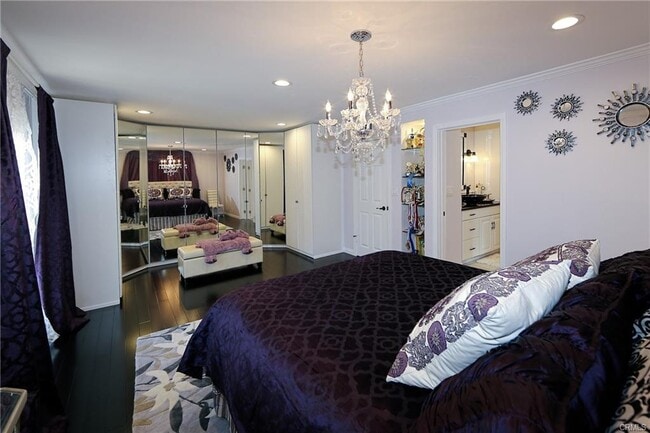 Building Photo - 16513 Moorpark St