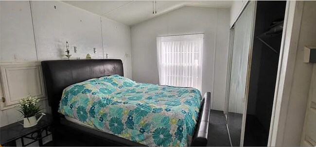 Building Photo - Cozy 1 bedroom furnished in Resort Style Community