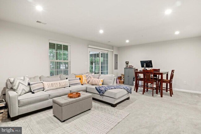 Building Photo - 410 Arbor Blvd