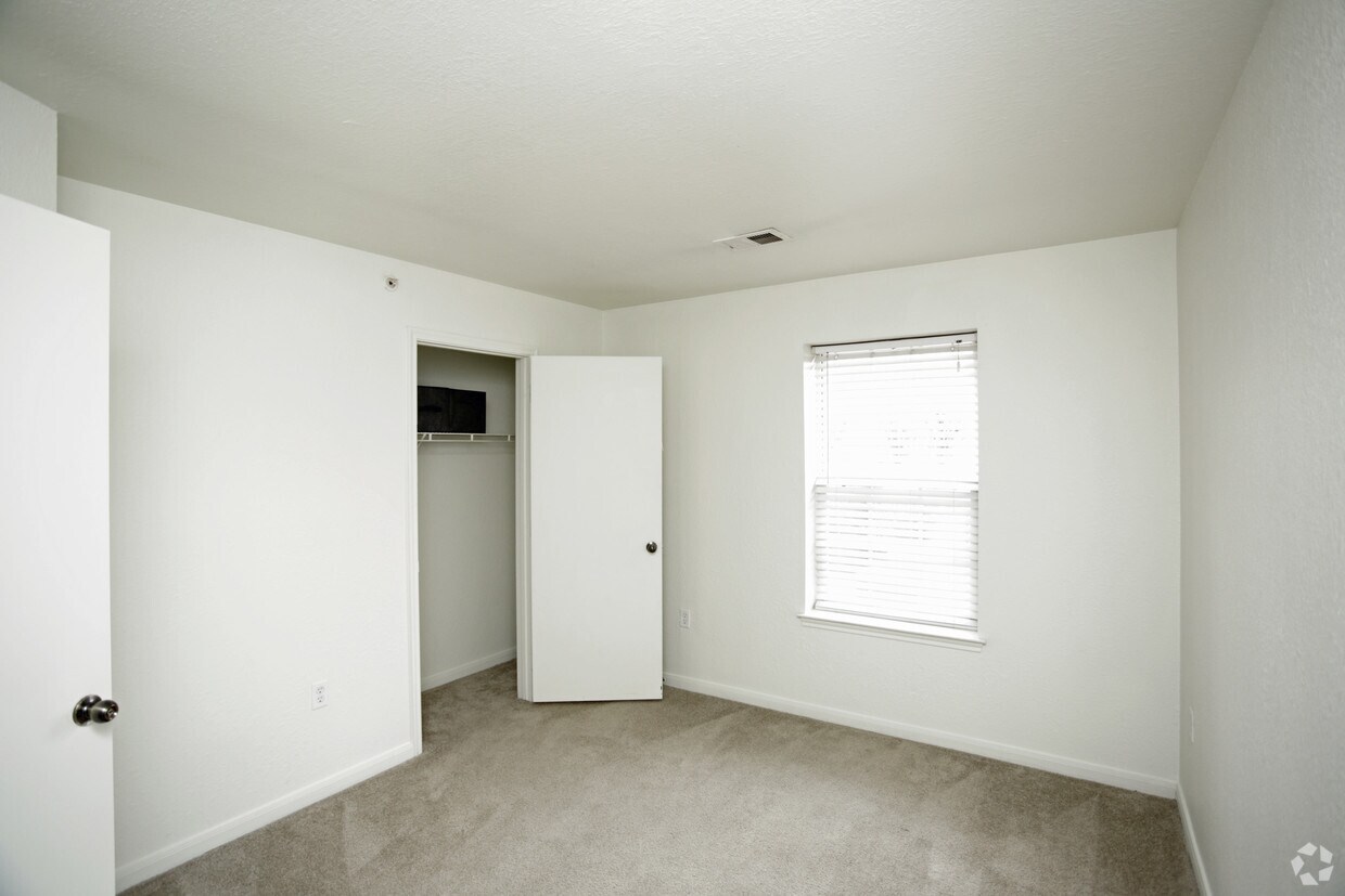 North Oak Crossing Apartments Kansas City