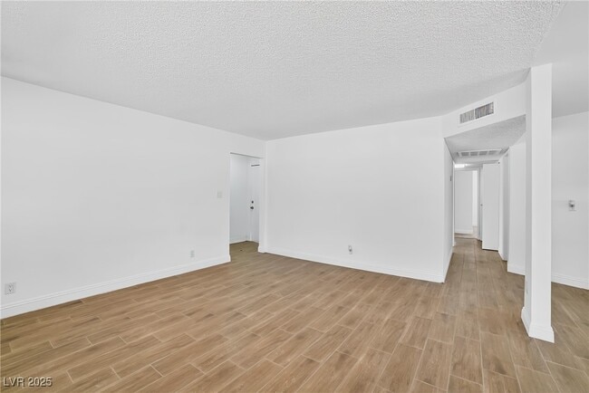 Building Photo - 5111 Orinda Ave