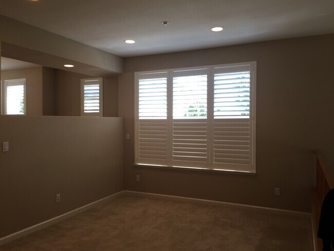 Building Photo - 4057 Crandall Cir