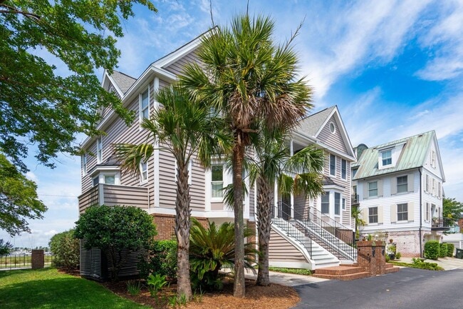 Building Photo - Downtown Charleston Waterfront Townhouse