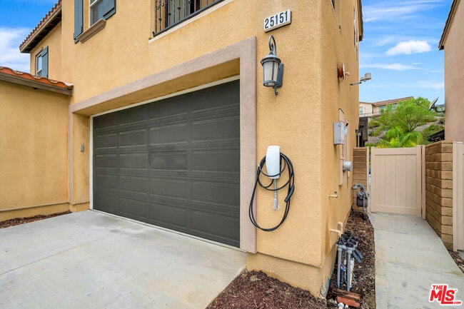 Building Photo - 25151 Golden Maple Dr