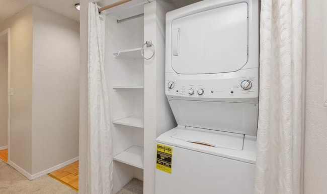 Building Photo - 2 Bedroom 1.75 Bath Condo in Lynnwood