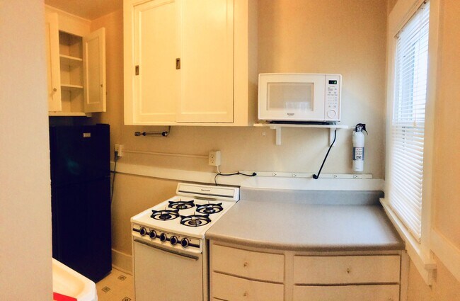 Building Photo - 1207 E 9th St