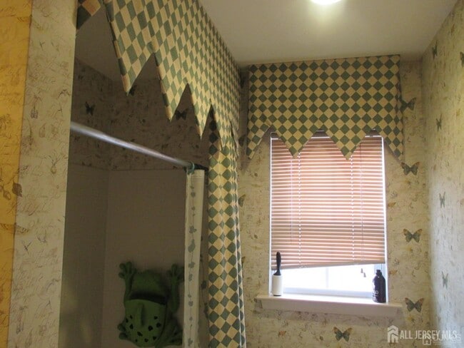 Building Photo - 103 Tived Ln E