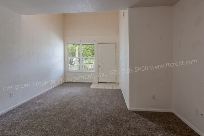 Building Photo - 3 Bedroom Town-home in Northeast Fort Coll...