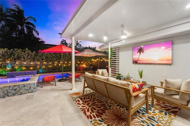 Building Photo - 2600 NE 15th St