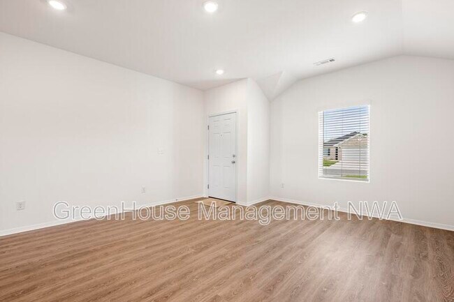 Building Photo - 2637 E Gila Wy